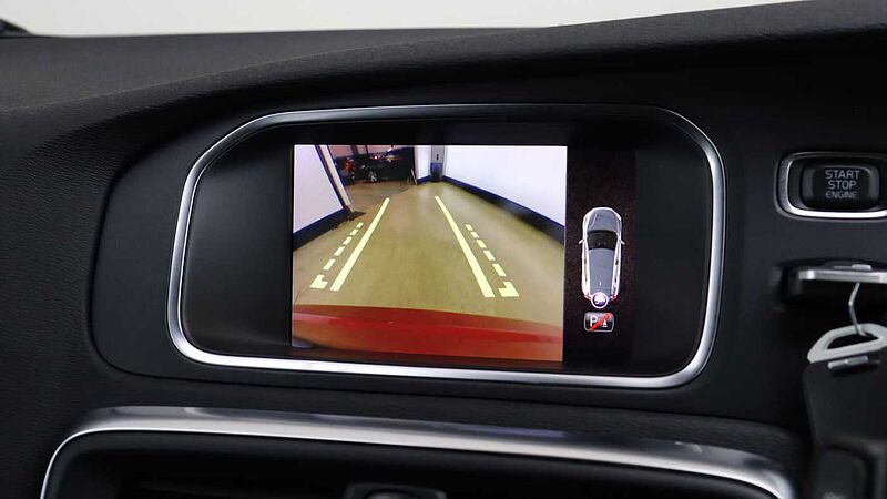 Volvo V40 D2 Momentum Auto (Winter Pack, Intellisafe Pro Pack, Park Camera)