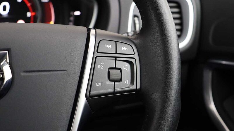 Volvo V40 D2 Momentum Auto (Winter Pack, Intellisafe Pro Pack, Park Camera)