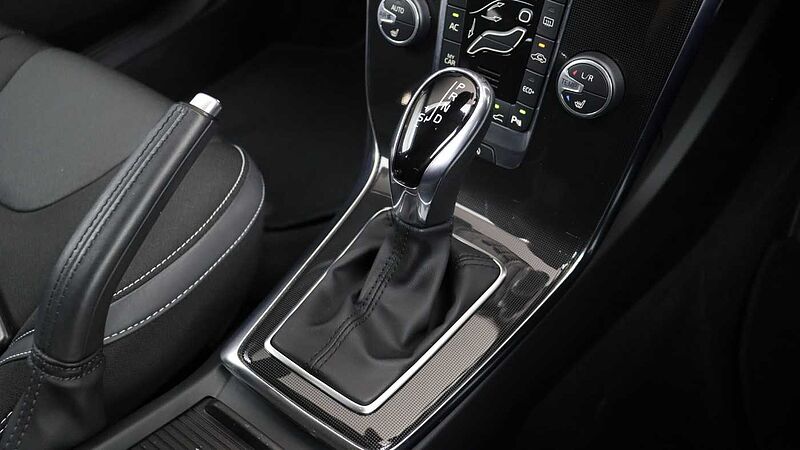 Volvo V40 D2 Momentum Auto (Winter Pack, Intellisafe Pro Pack, Park Camera)