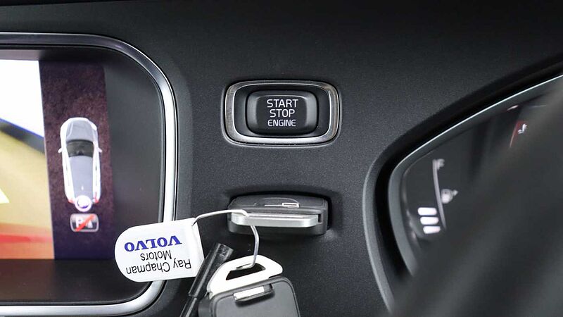 Volvo V40 D2 Momentum Auto (Winter Pack, Intellisafe Pro Pack, Park Camera)