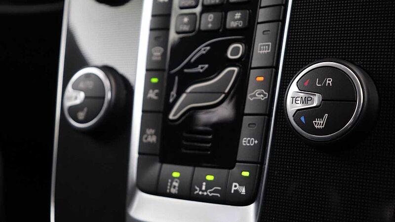Volvo V40 D2 Momentum Auto (Winter Pack, Intellisafe Pro Pack, Park Camera)