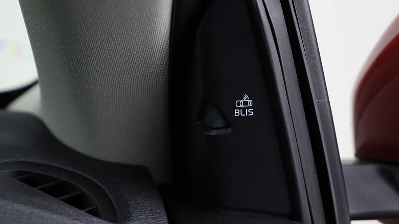 Volvo V40 D2 Momentum Auto (Winter Pack, Intellisafe Pro Pack, Park Camera)
