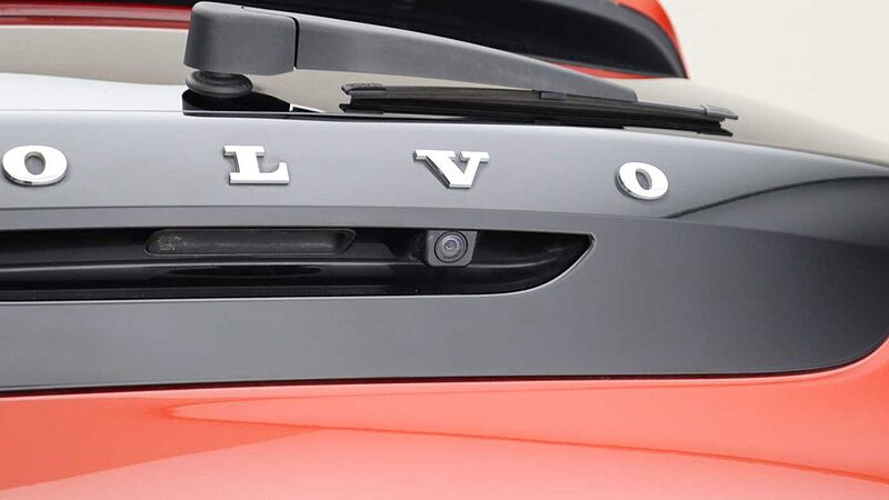 Volvo V40 D2 Momentum Auto (Winter Pack, Intellisafe Pro Pack, Park Camera)