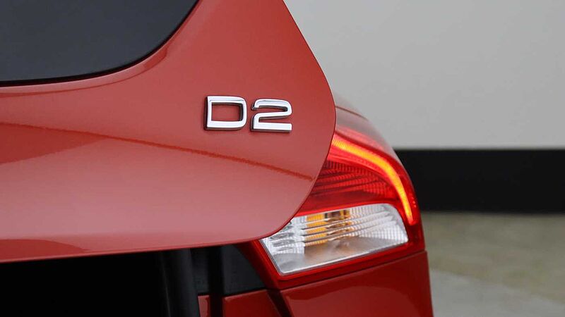 Volvo V40 D2 Momentum Auto (Winter Pack, Intellisafe Pro Pack, Park Camera)