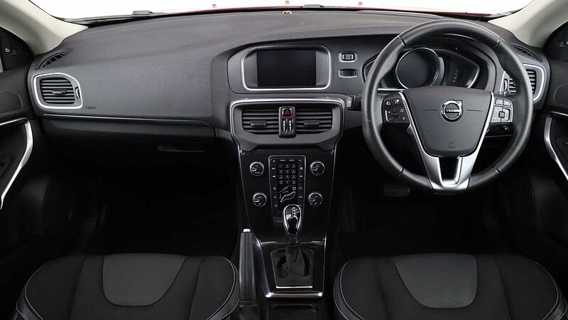 Volvo V40 D2 Momentum Auto (Winter Pack, Intellisafe Pro Pack, Park Camera)