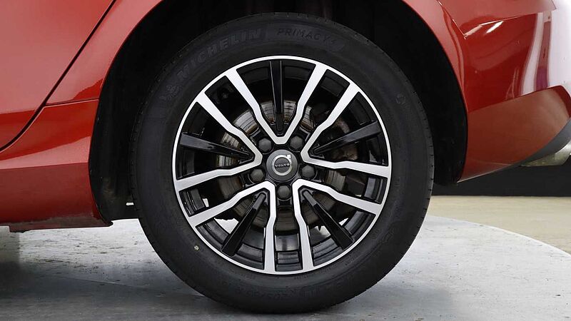 Volvo V40 D2 Momentum Auto (Winter Pack, Intellisafe Pro Pack, Park Camera)