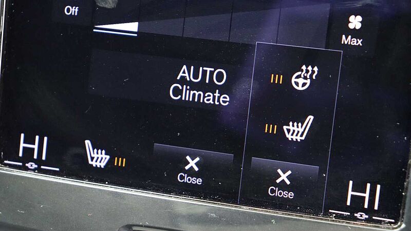 Volvo V60 B5 (P) AWD Pro (Driver Assist pack, Climate Pack, Tinted Windows)