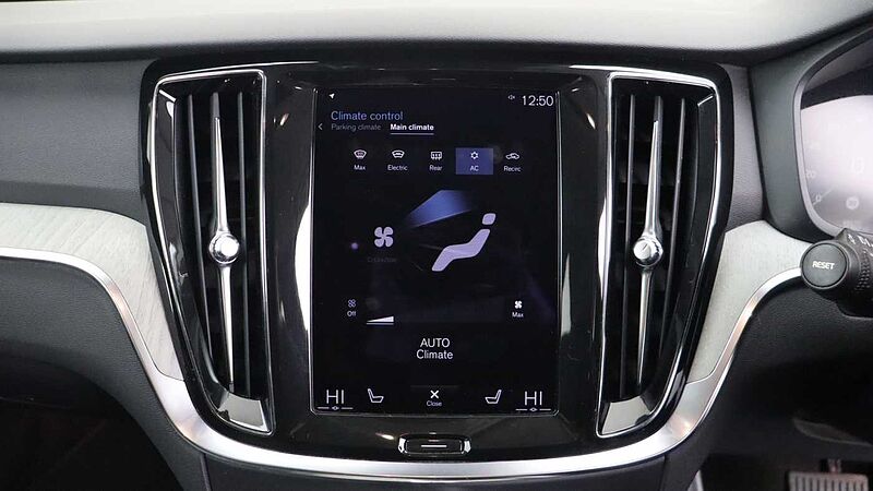 Volvo V60 B5 (P) AWD Pro (Driver Assist pack, Climate Pack, Tinted Windows)