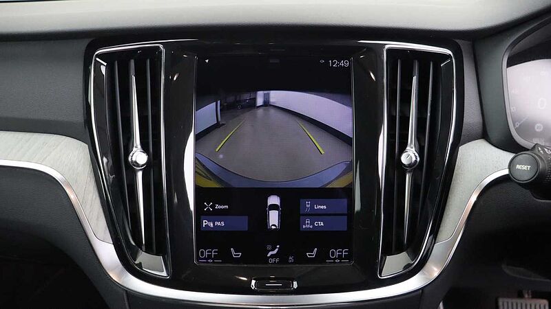 Volvo V60 B5 (P) AWD Pro (Driver Assist pack, Climate Pack, Tinted Windows)