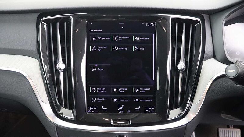 Volvo V60 B5 (P) AWD Pro (Driver Assist pack, Climate Pack, Tinted Windows)