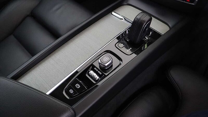 Volvo V60 B5 (P) AWD Pro (Driver Assist pack, Climate Pack, Tinted Windows)