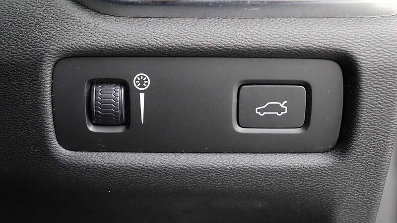 Volvo V60 B5 (P) AWD Pro (Driver Assist pack, Climate Pack, Tinted Windows)