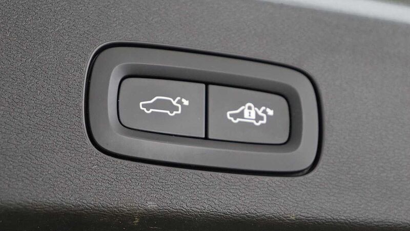 Volvo V60 B5 (P) AWD Pro (Driver Assist pack, Climate Pack, Tinted Windows)