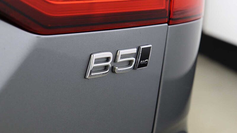 Volvo V60 B5 (P) AWD Pro (Driver Assist pack, Climate Pack, Tinted Windows)