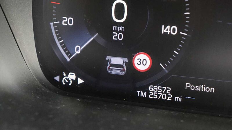 Volvo V60 B5 (P) AWD Pro (Driver Assist pack, Climate Pack, Tinted Windows)