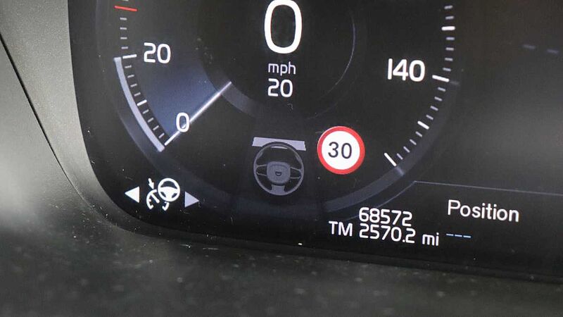 Volvo V60 B5 (P) AWD Pro (Driver Assist pack, Climate Pack, Tinted Windows)