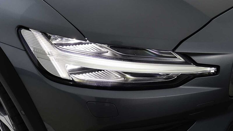 Volvo V60 B5 (P) AWD Pro (Driver Assist pack, Climate Pack, Tinted Windows)