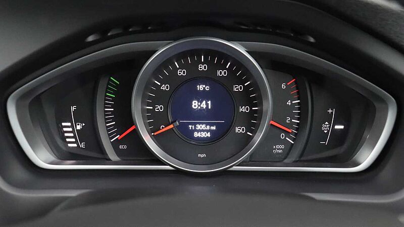 Volvo V40 Cross Country D2 Manual (Winter Pack, Heated Seats, City Safety, Bluetooth, )