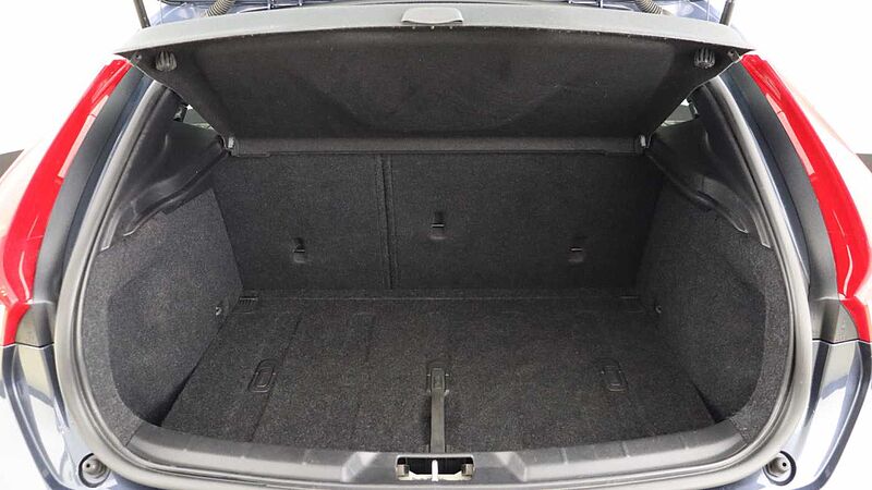 Volvo V40 Cross Country D2 Manual (Winter Pack, Heated Seats, City Safety, Bluetooth, )