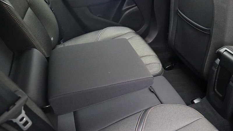 Volvo V40 Cross Country D2 Manual (Winter Pack, Heated Seats, City Safety, Bluetooth, )