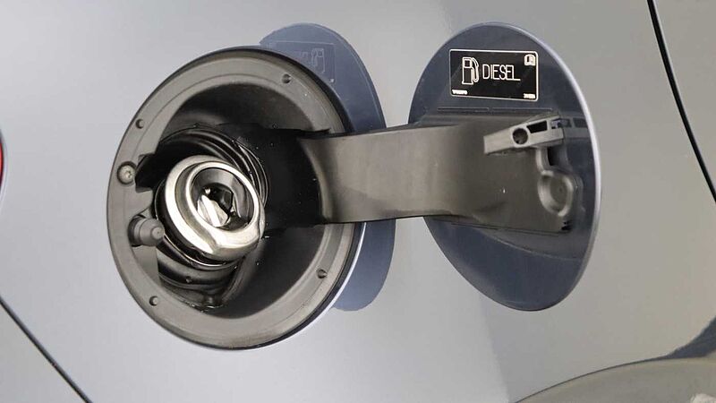 Volvo V40 Cross Country D2 Manual (Winter Pack, Heated Seats, City Safety, Bluetooth, )