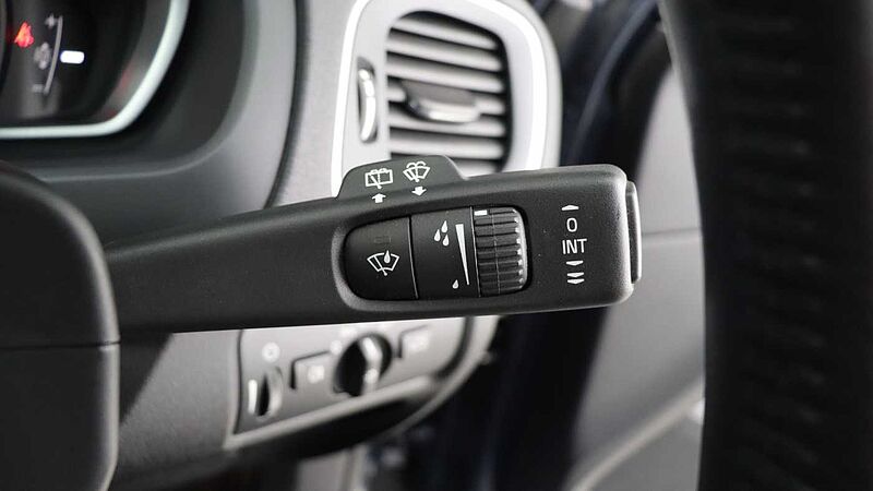 Volvo V40 Cross Country D2 Manual (Winter Pack, Heated Seats, City Safety, Bluetooth, )