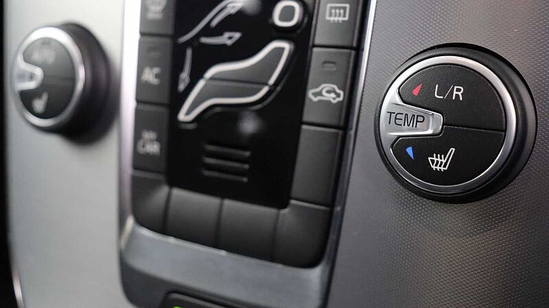 Volvo V40 Cross Country D2 Manual (Winter Pack, Heated Seats, City Safety, Bluetooth, )