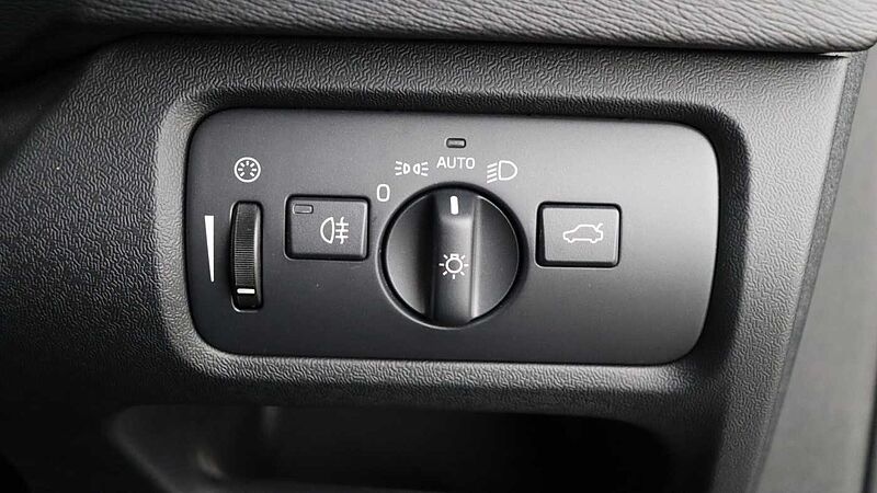 Volvo V40 Cross Country D2 Manual (Winter Pack, Heated Seats, City Safety, Bluetooth, )