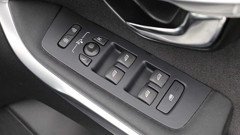 Volvo V40 Cross Country D2 Manual (Winter Pack, Heated Seats, City Safety, Bluetooth, )