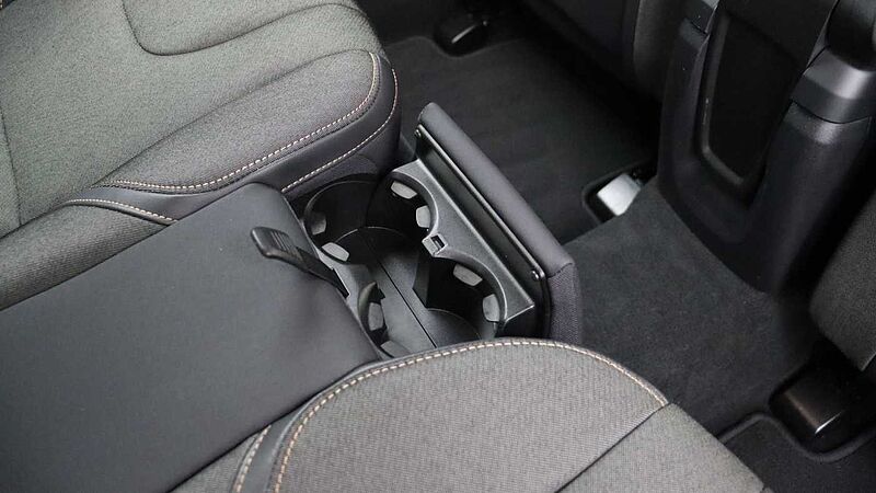 Volvo V40 Cross Country D2 Manual (Winter Pack, Heated Seats, City Safety, Bluetooth, )