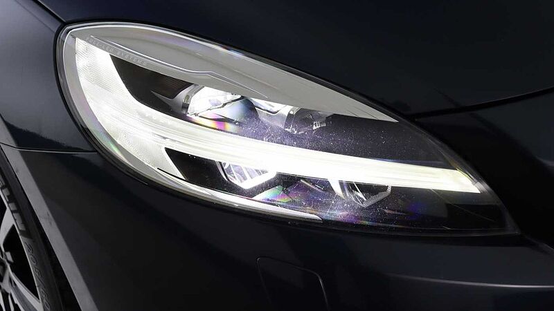 Volvo V40 Cross Country D2 Manual (Winter Pack, Heated Seats, City Safety, Bluetooth, )