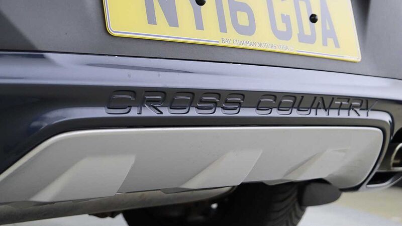 Volvo V40 Cross Country D2 Manual (Winter Pack, Heated Seats, City Safety, Bluetooth, )