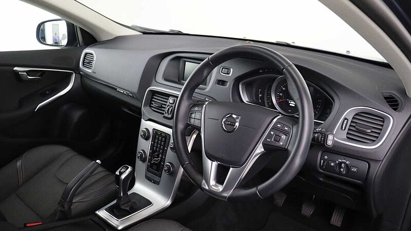Volvo V40 Cross Country D2 Manual (Winter Pack, Heated Seats, City Safety, Bluetooth, )