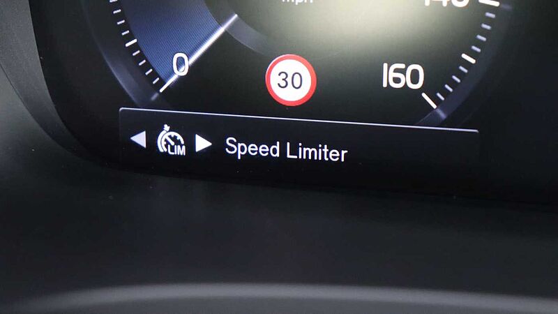 Volvo S90 D4 Momentum Auto (Pilot Assist, Winter Pack, Bluetooth)