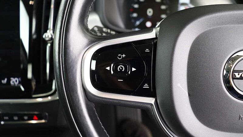 Volvo S90 D4 Momentum Auto (Pilot Assist, Winter Pack, Bluetooth)