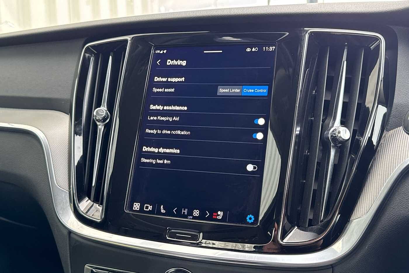 Volvo S60 Plus, B5 mild hybrid, Petrol, Dark