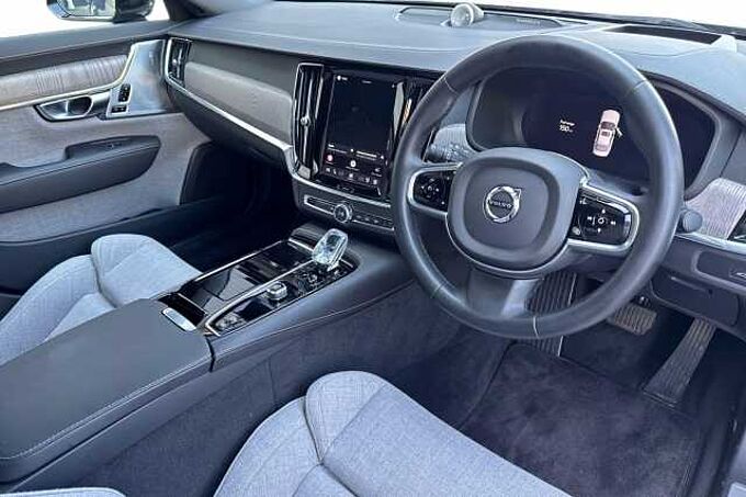Volvo S90 Recharge Ultimate, T8 AWD Plug-in hybrid, Electric/Petrol, Dark