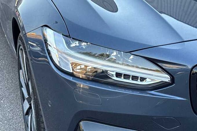 Volvo S90 Recharge Ultimate, T8 AWD Plug-in hybrid, Electric/Petrol, Dark