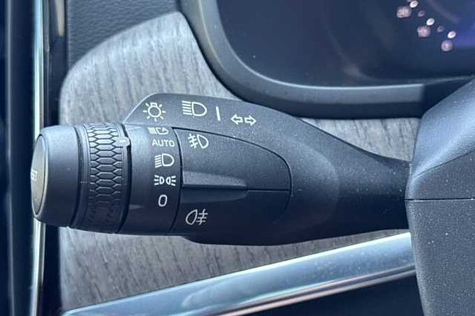 Volvo S90 Recharge Ultimate, T8 AWD Plug-in hybrid, Electric/Petrol, Dark