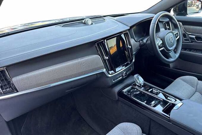 Volvo S90 Recharge Ultimate, T8 AWD Plug-in hybrid, Electric/Petrol, Dark