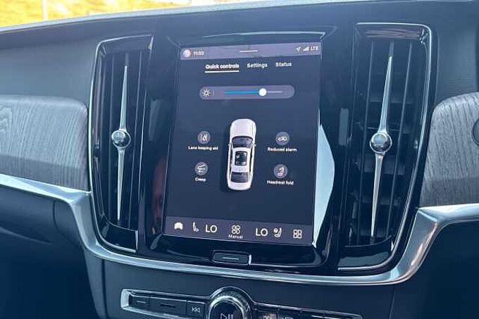 Volvo S90 Recharge Ultimate, T8 AWD Plug-in hybrid, Electric/Petrol, Dark