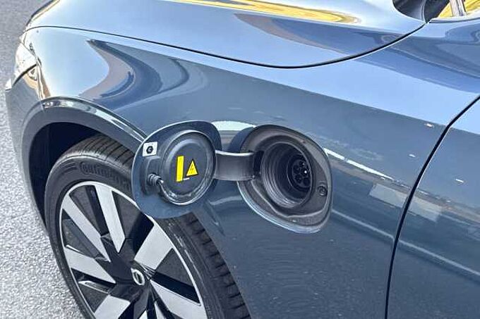 Volvo S90 Recharge Ultimate, T8 AWD Plug-in hybrid, Electric/Petrol, Dark