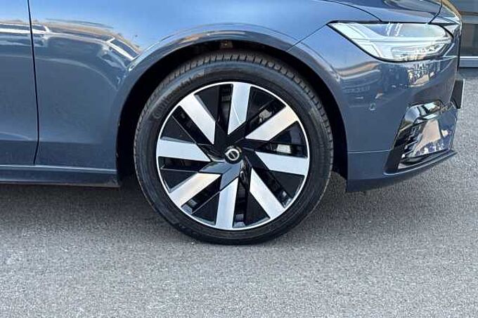 Volvo S90 Recharge Ultimate, T8 AWD Plug-in hybrid, Electric/Petrol, Dark