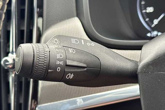 Volvo S90 T8 AWD Twin Engine R-Design Plus Automatic
