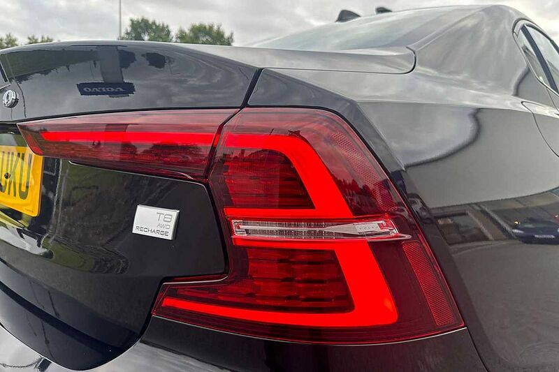 Volvo S60 Recharge Plus, T8 AWD Plug-in hybrid, Petrol, Dark