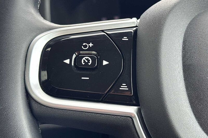 Volvo S60 Plus, B5 mild hybrid, Petrol, Dark