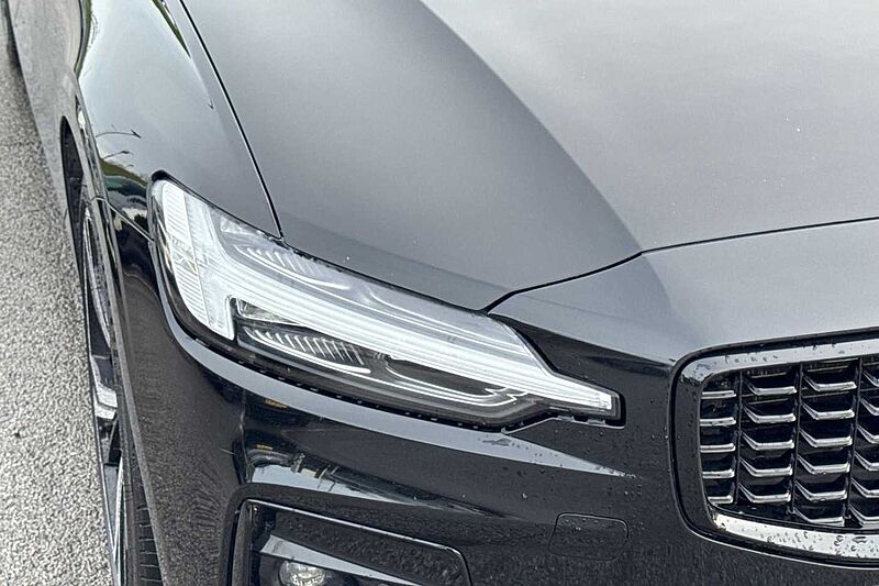 Volvo S60 Plus, B5 mild hybrid, Petrol, Dark