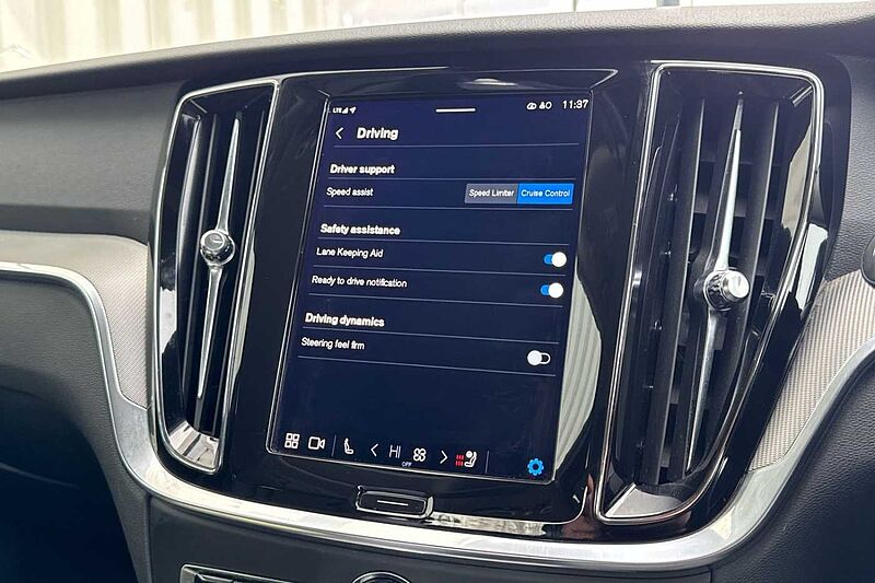 Volvo S60 Plus, B5 mild hybrid, Petrol, Dark