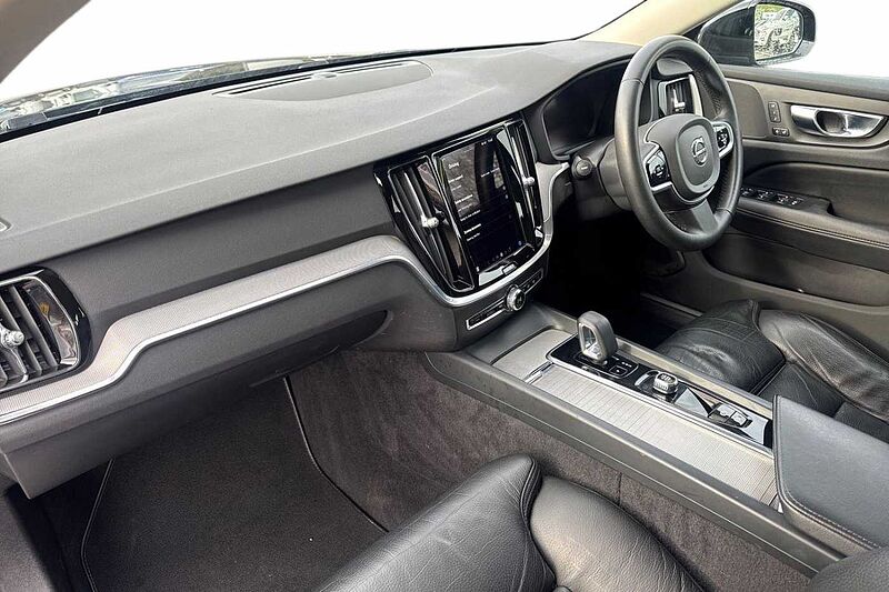 Volvo S60 Plus, B5 mild hybrid, Petrol, Dark