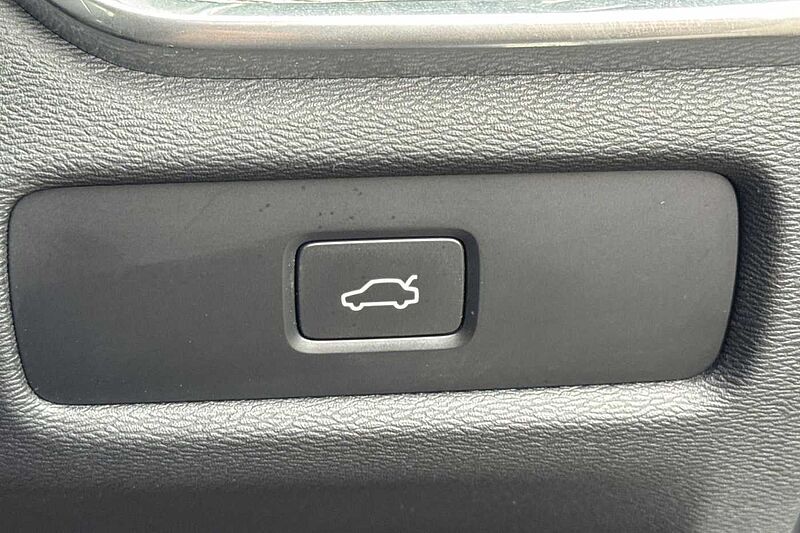 Volvo S60 Plus, B5 mild hybrid, Petrol, Dark